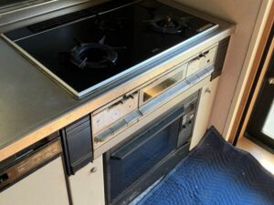 兵庫キッチン取付け隊　サンウェーブ特殊コンロの工事　施工前